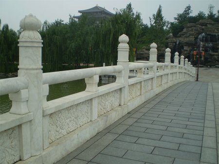 園林景區漢白玉蓮花形狀橋面石欄板